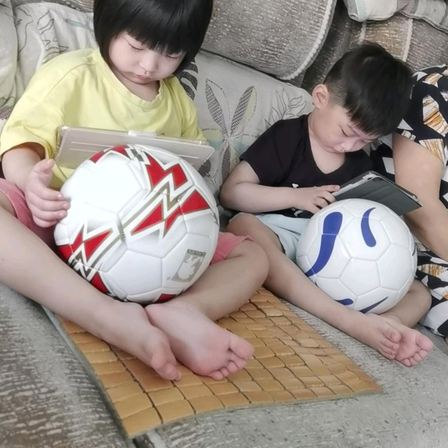 请叫我小黑哥，