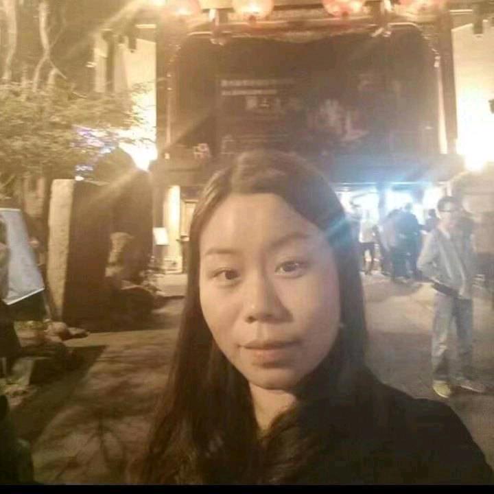 泸州卖瓷砖的小邓