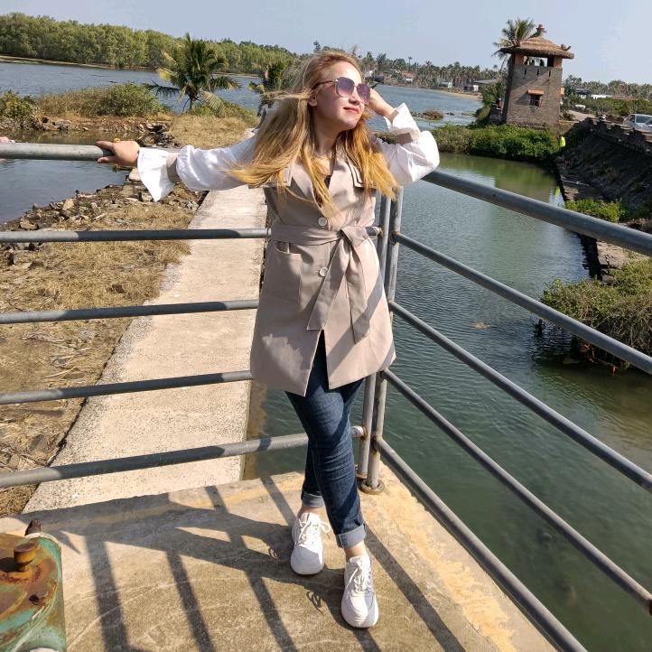 牵诗朵服装店