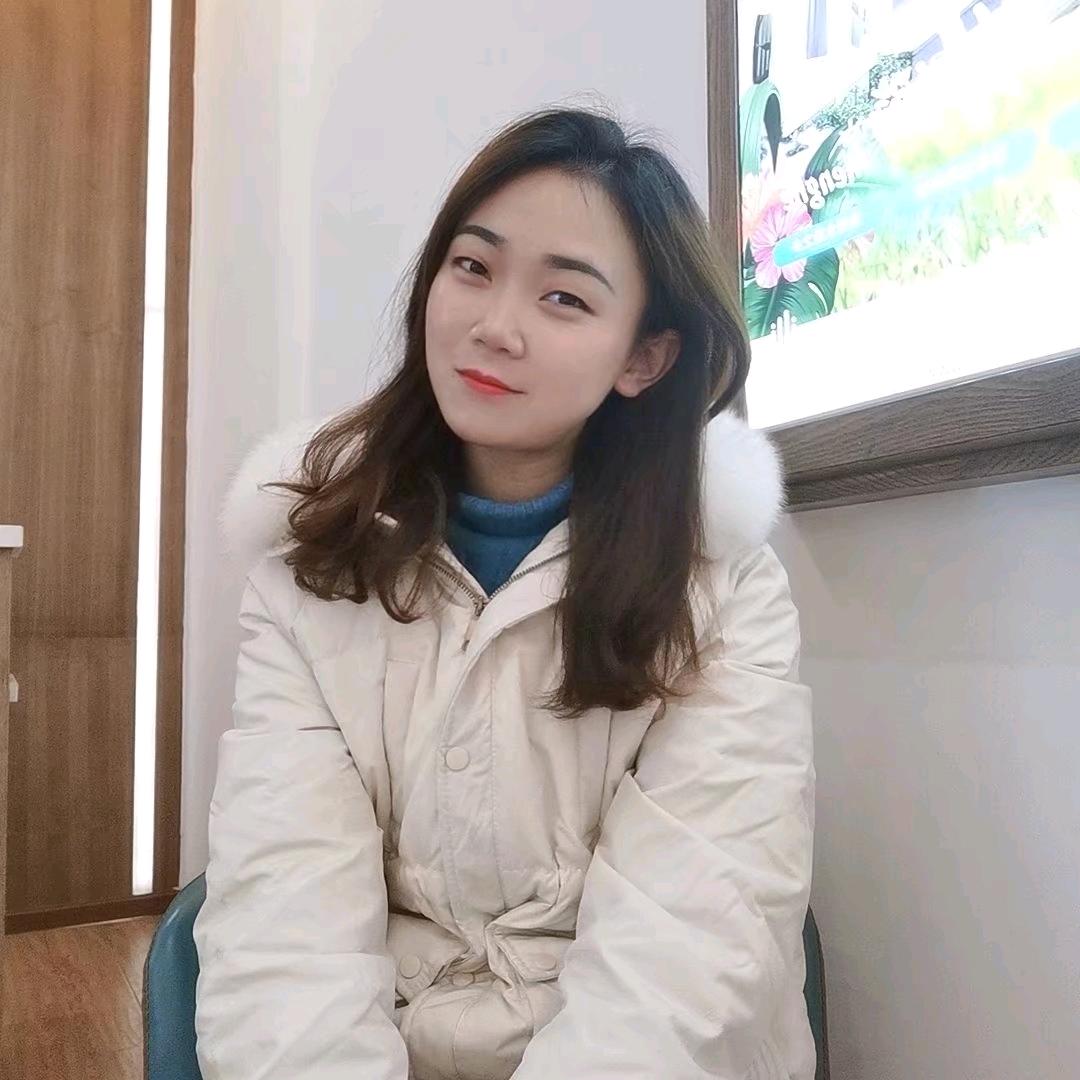李霞。