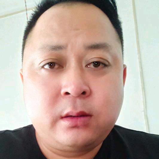 爱唱歌的胖哥