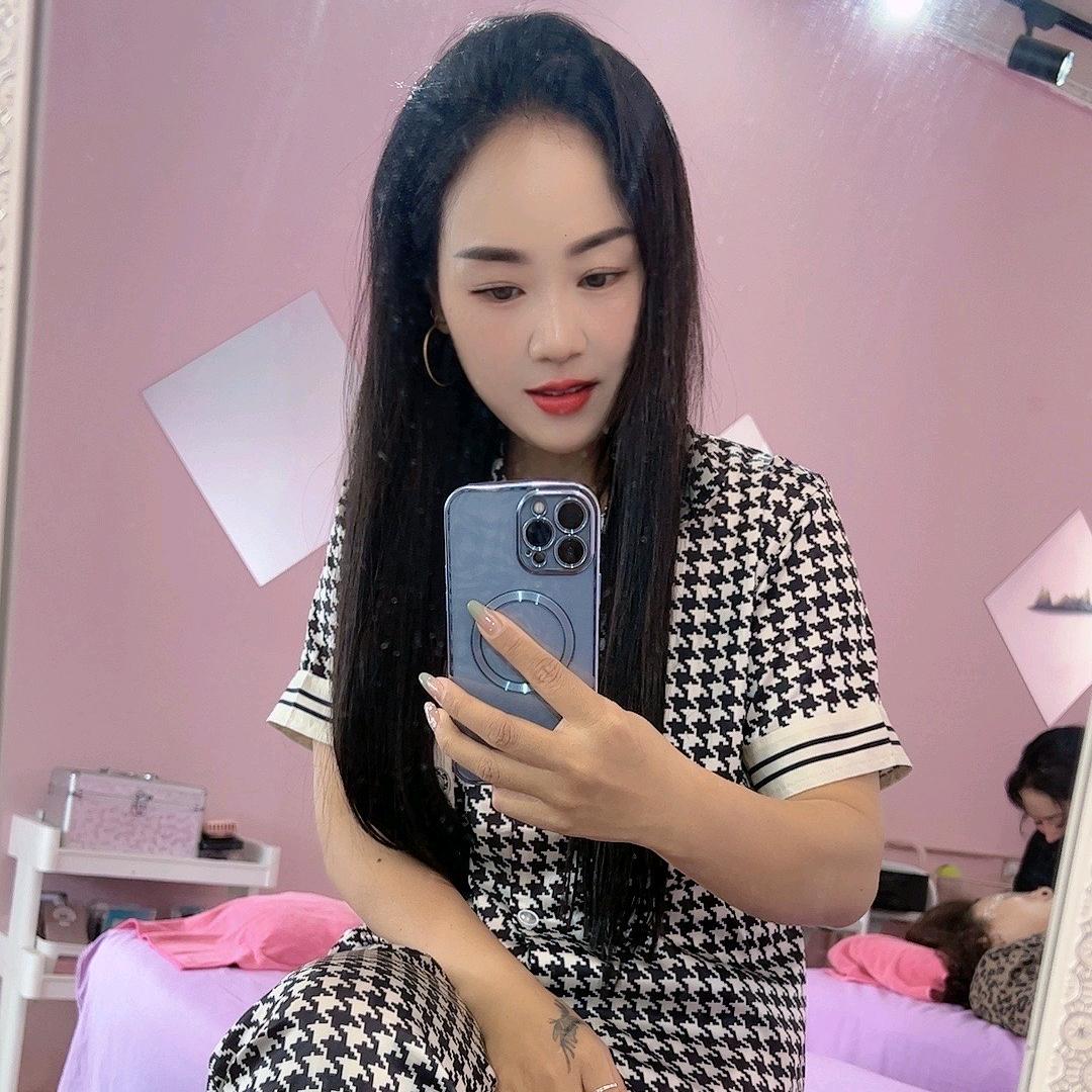 爱…..慕…..