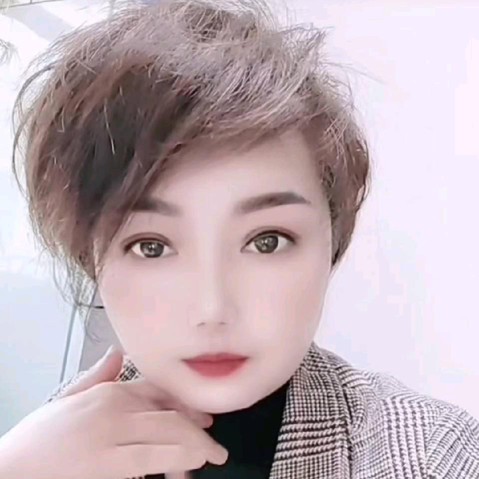 在洋县做眉毛的红梅