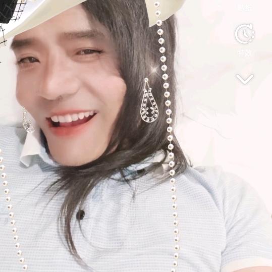 陌 影
