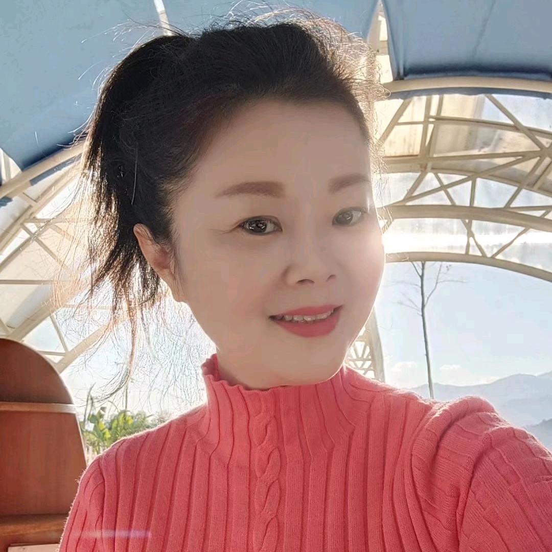 开心的雅女（钟老师——声乐钢琴老师）