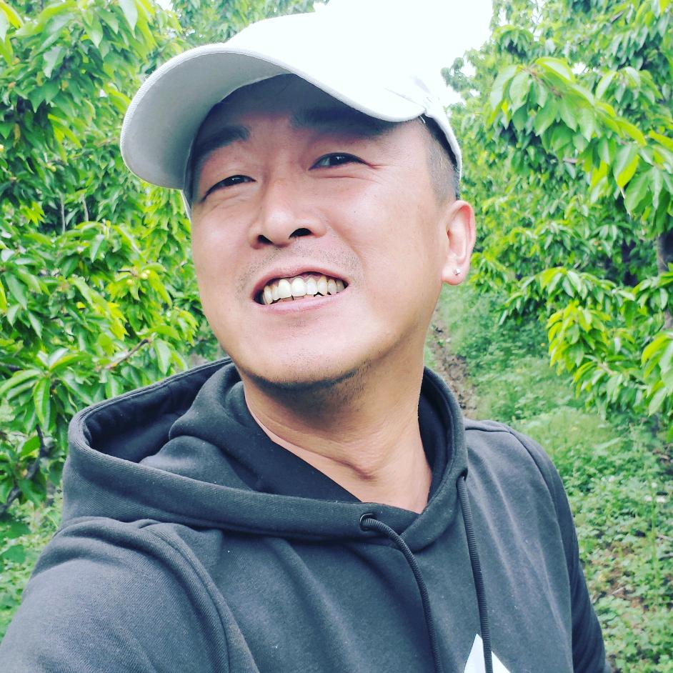 耳钉大叔二选一