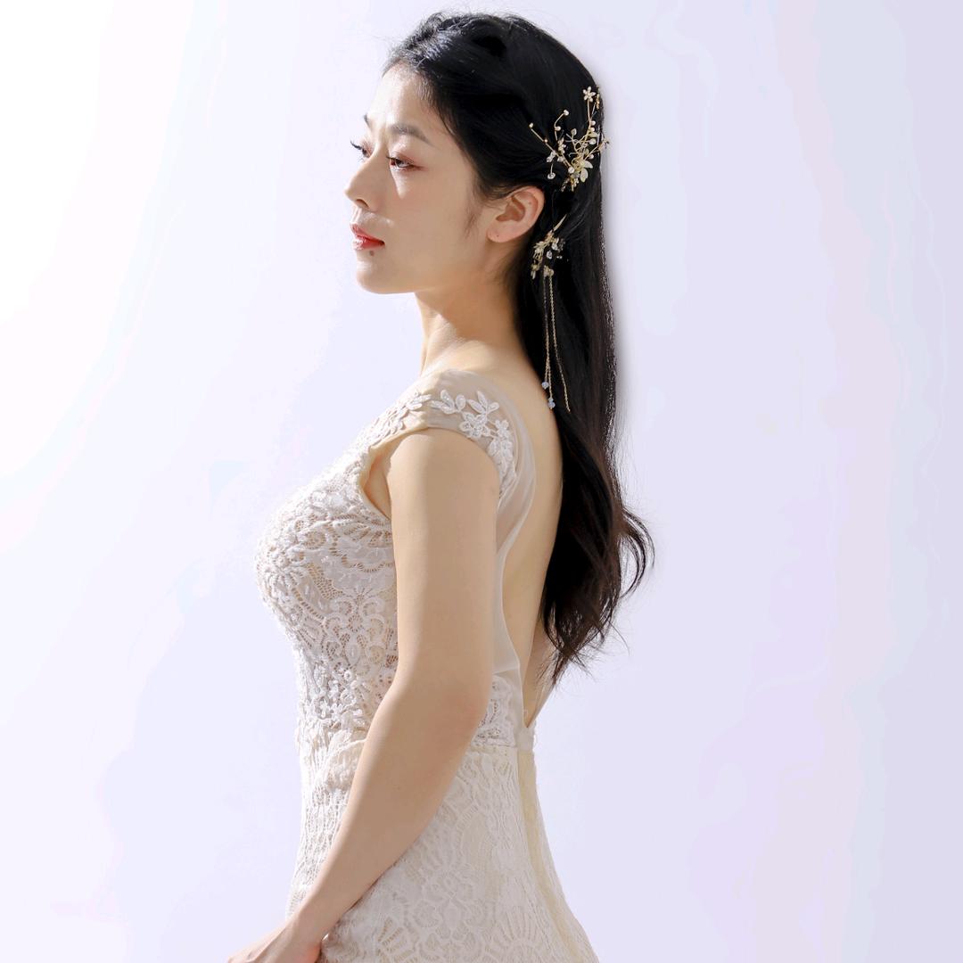 龚老师(女)