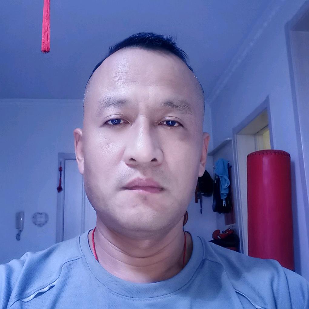 泰山松绿水苗木