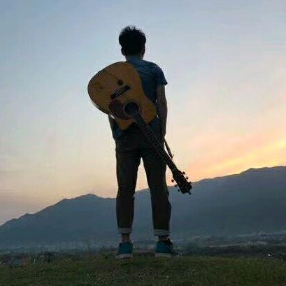 老韩弹吉他