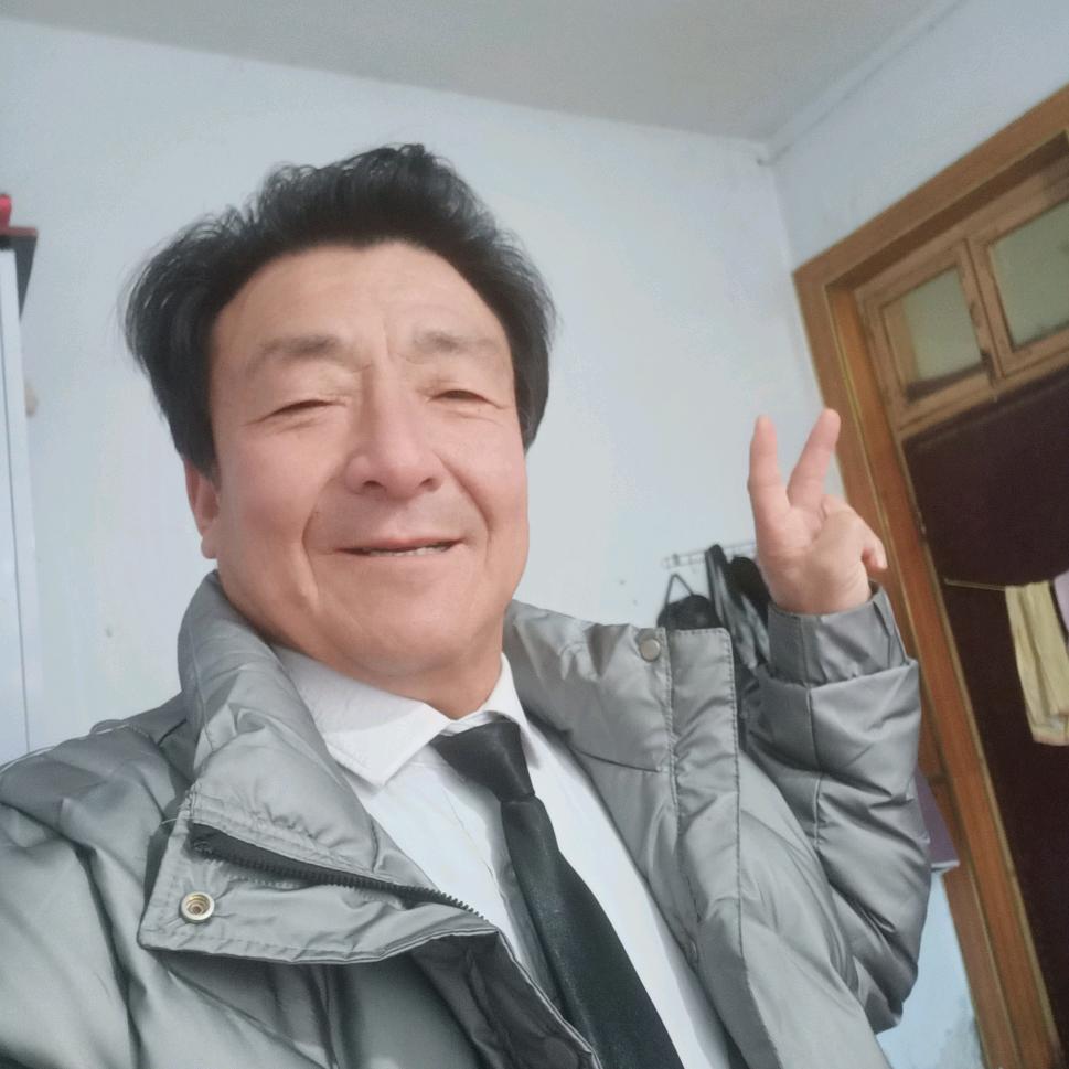 雄鹰展翅