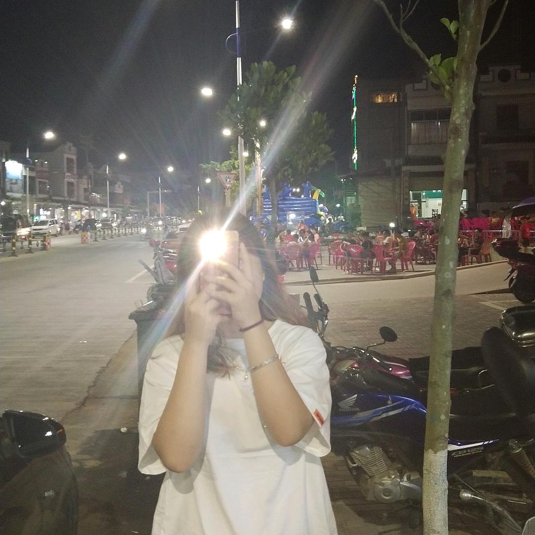 小霞.
