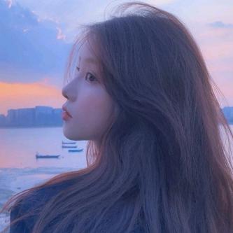 窗外的蓝色棉花糖