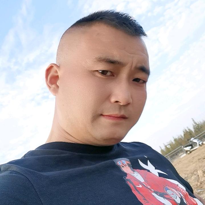周阿董