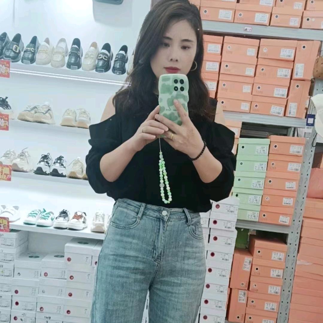 巢湖爱简女装店二店