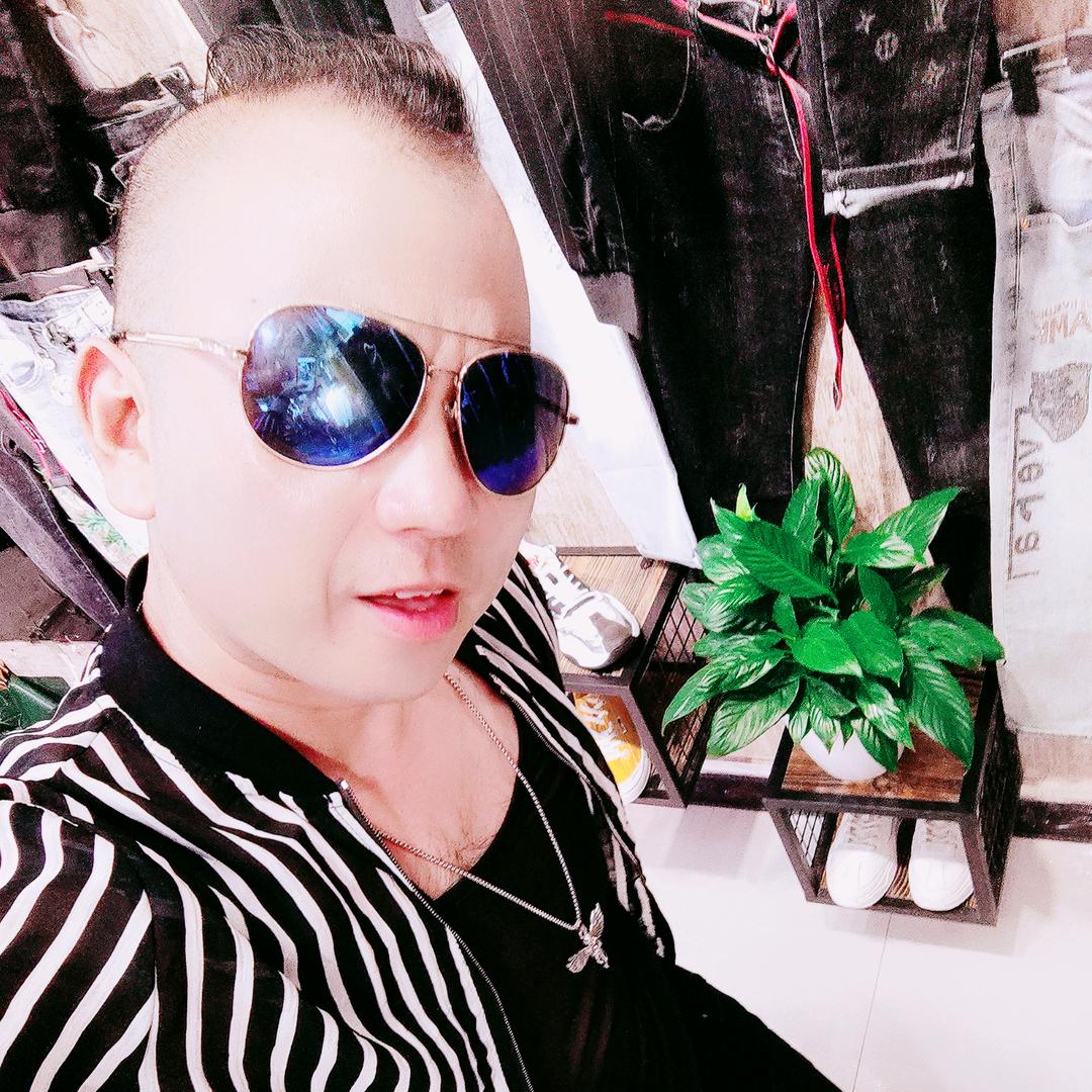 靓仔潮男鞋服