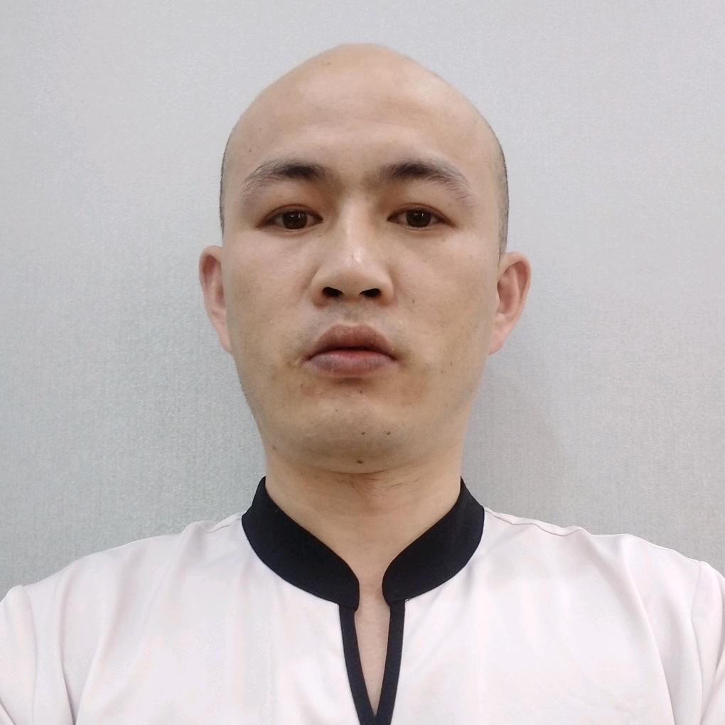 光头€按摩师