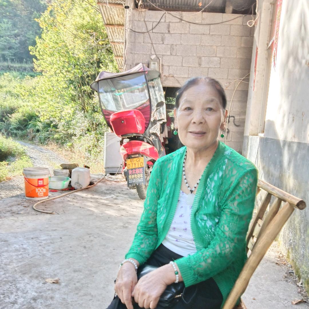 黄奶奶，（每天中午十二点直播）