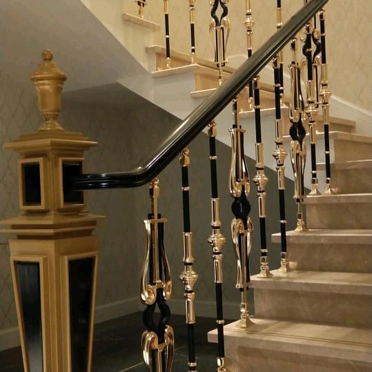 天冿专业楼梯老李