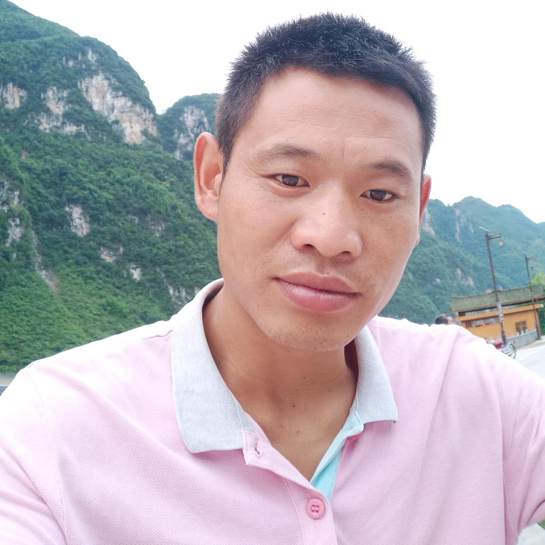 白云飘飘。