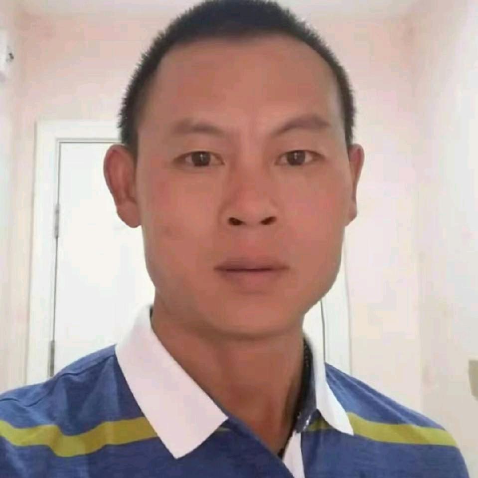 人工挖桩队刘哥
