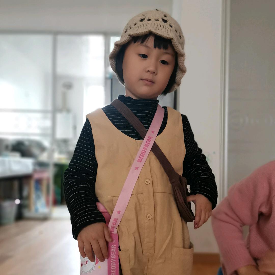 让风继续吹的小孩