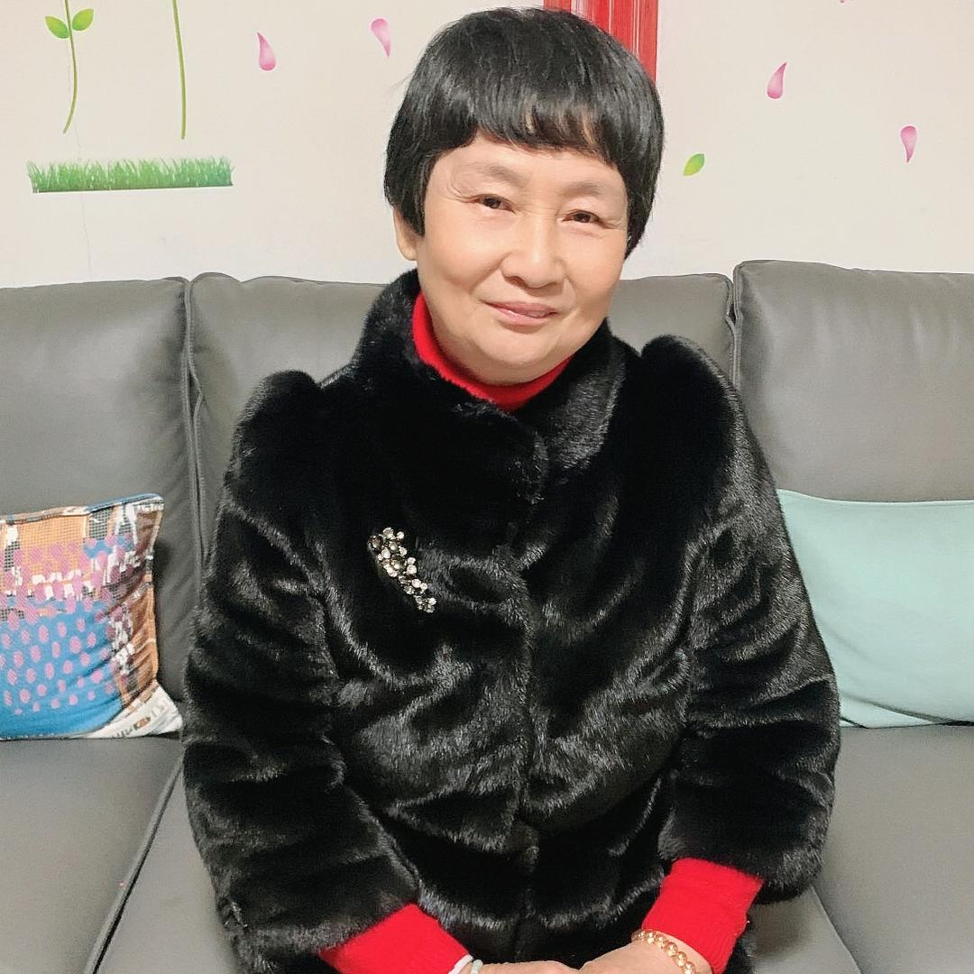 琼
