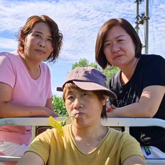 雄安三傻（微姐）