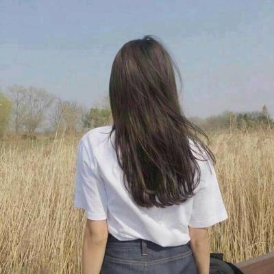 一个爱笑的女孩