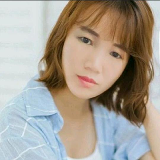 彩彩.