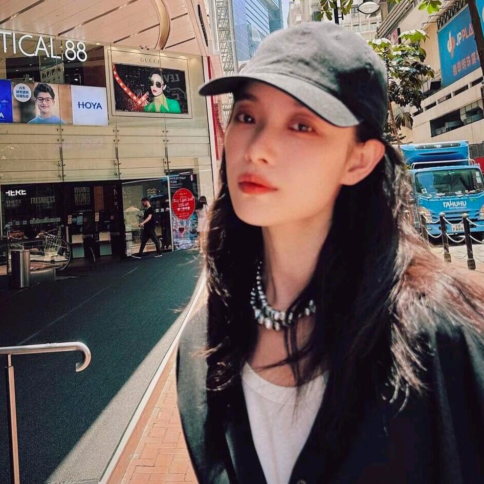 風吹散了好多人、🦋