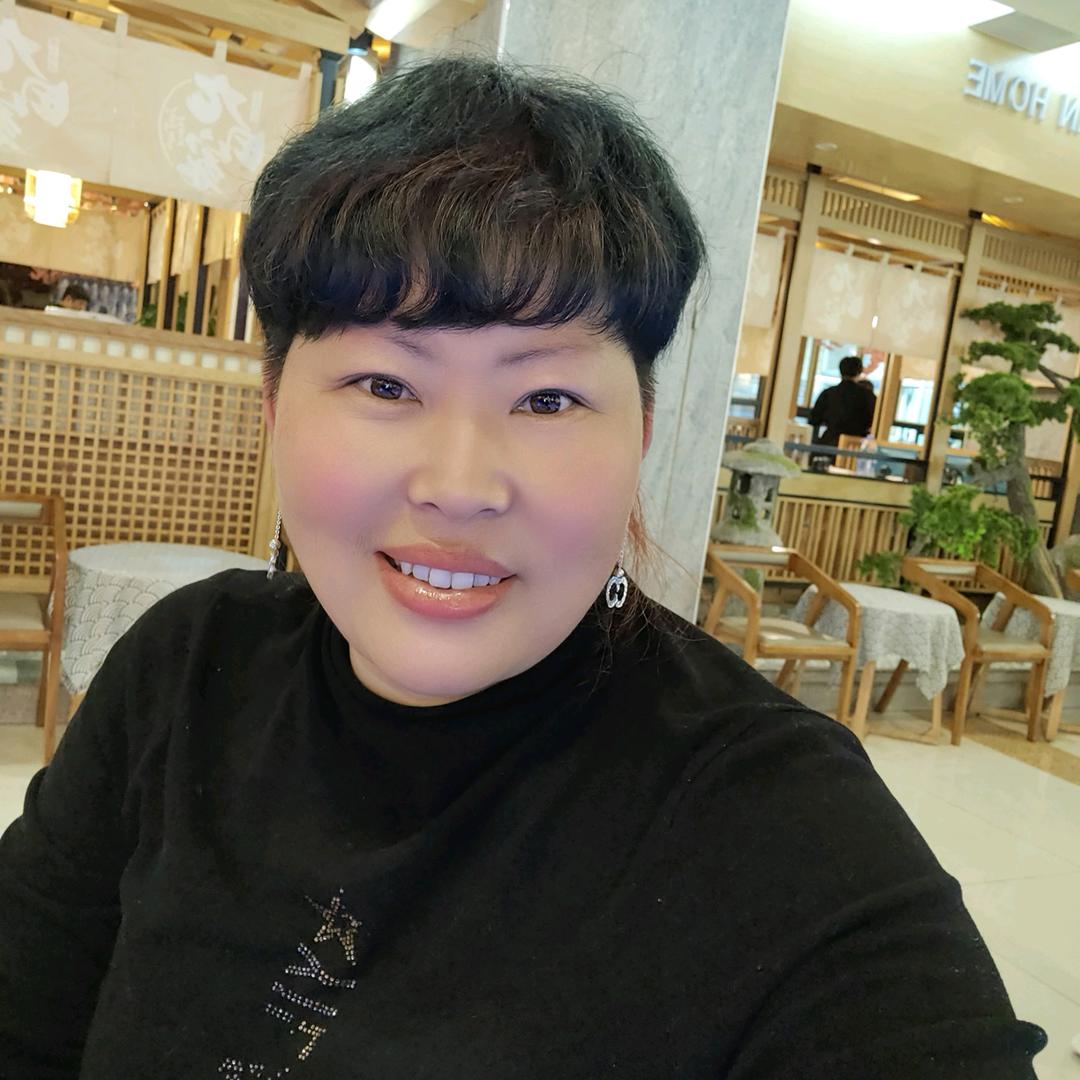 刘万馨妈妈👩