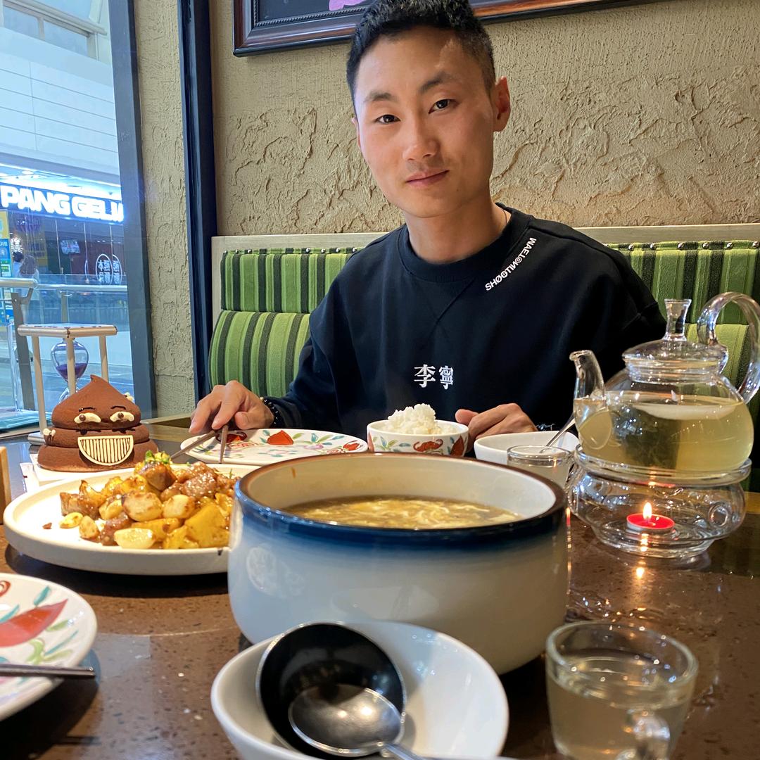 奕妤岚泓头像