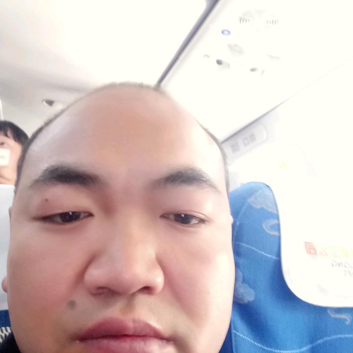 回收各种报废车，轮胎