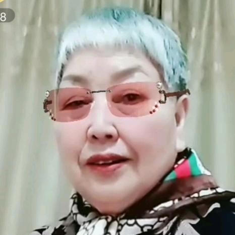 80的老太太学唱戏，我的名字叫张兰