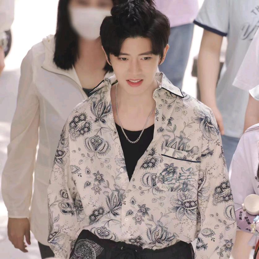 咬着奶瓶的任嘉嘉✨