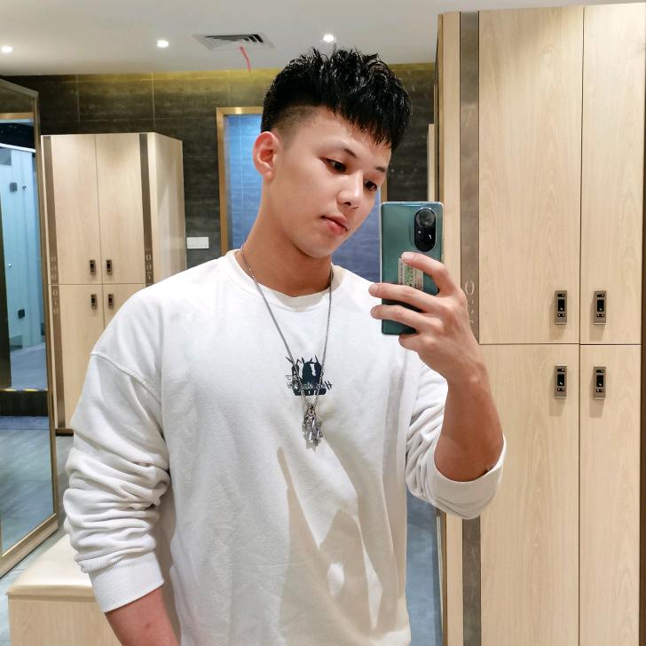 健身房在逃细狗