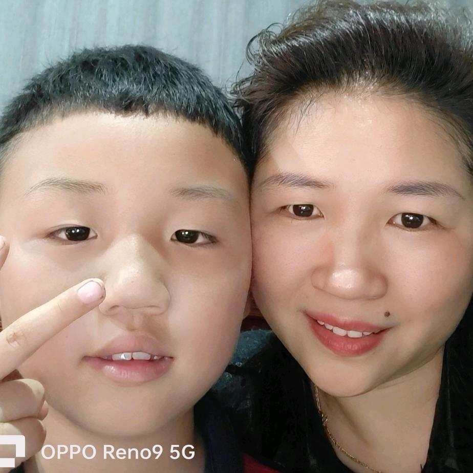 发型师芳姐