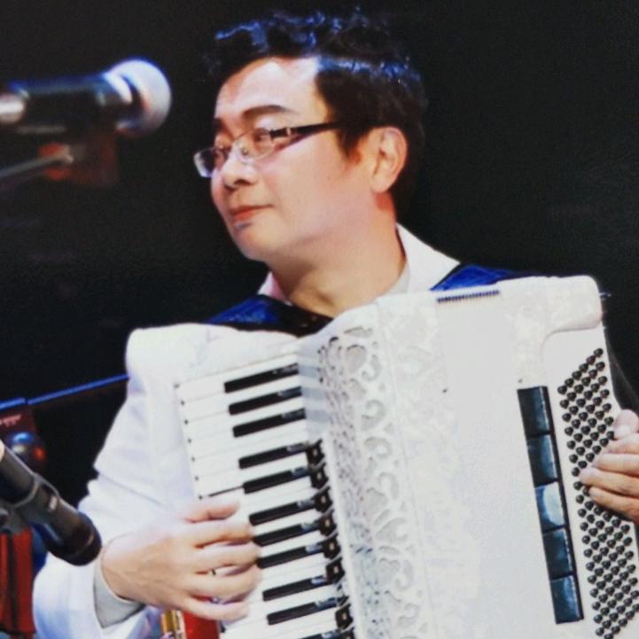 向建国手风琴音乐