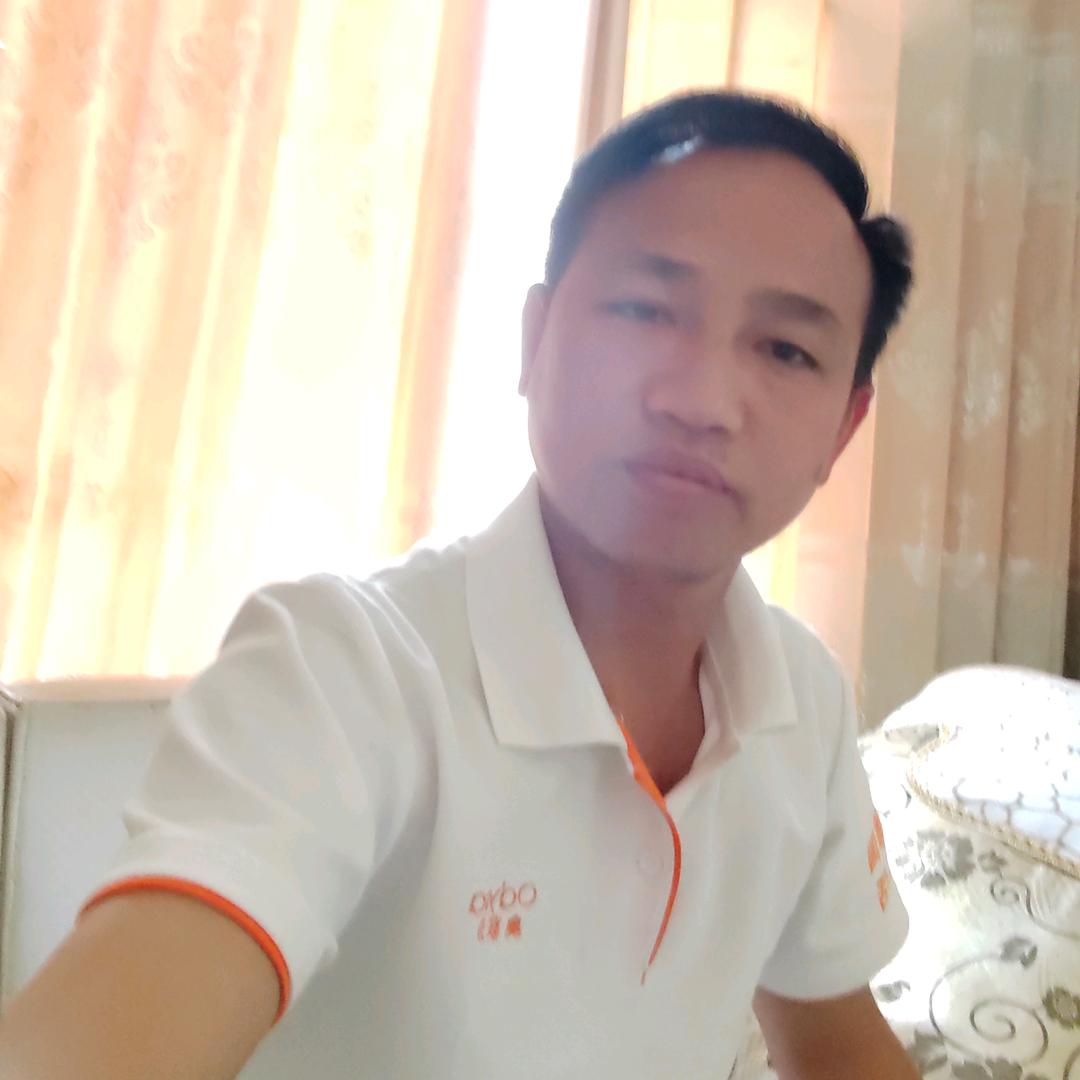 小罗放养土猪和羊与狗