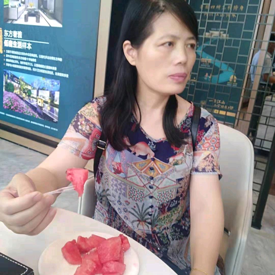 平淡无波的水若寒头像
