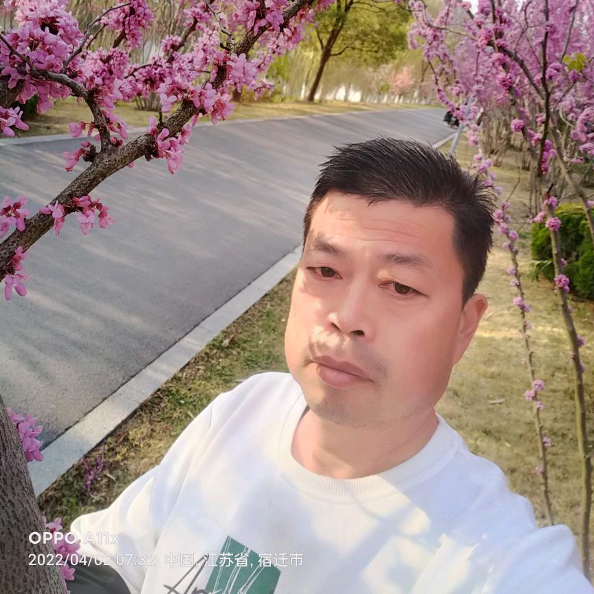 雷小伊