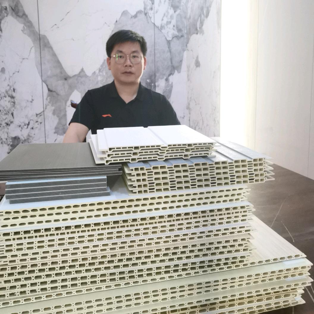 桂林汇海莱集成顶墙门柜工厂