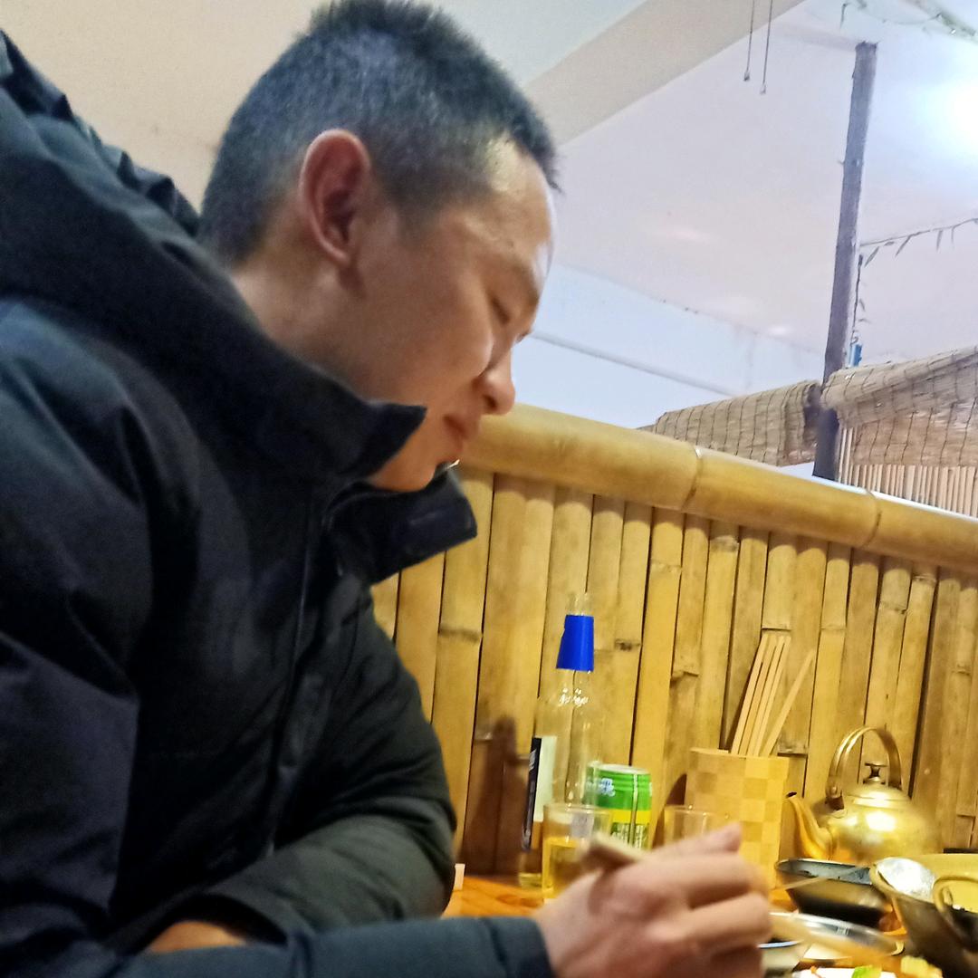 得力饲料李伟