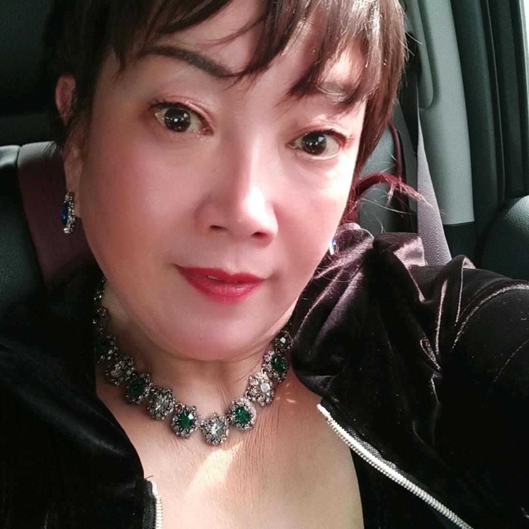 爱美女神<开播了8点半＞期待您的光临