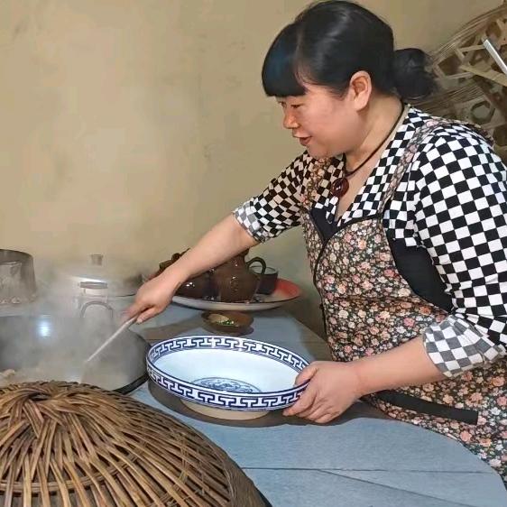 万州英子