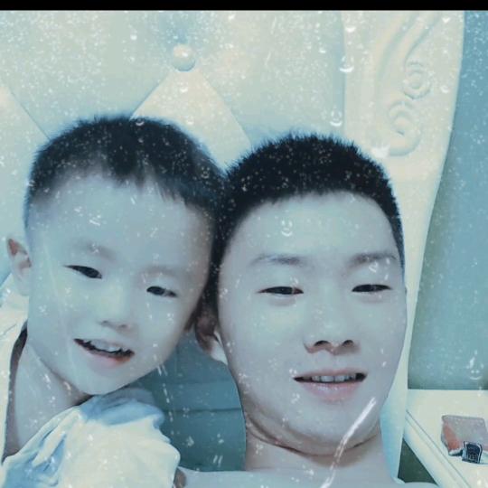 正中土猪肉（新人助力粉丝一千万）