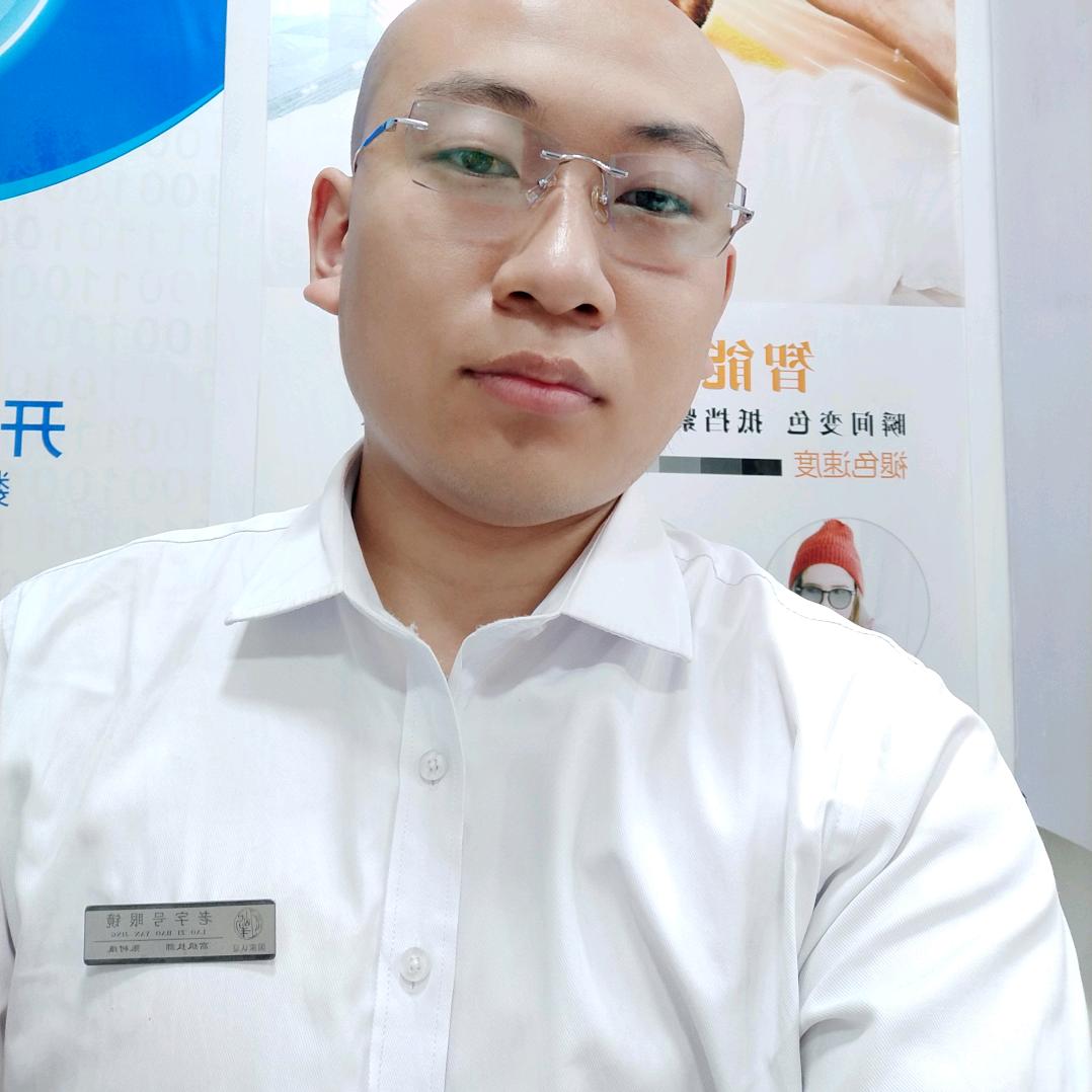 爱眼视光中心小张