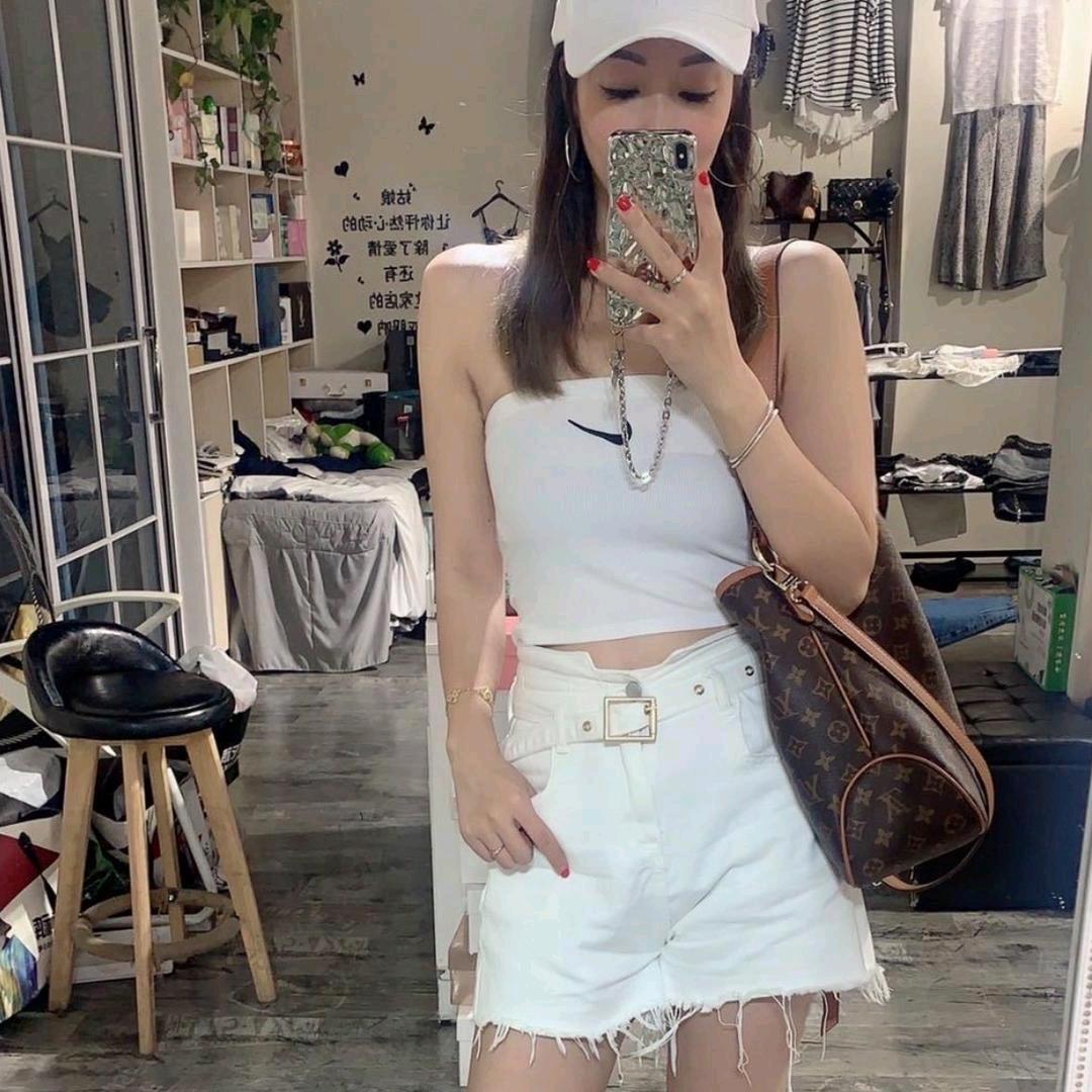 Xhm崇福梅梅服饰店