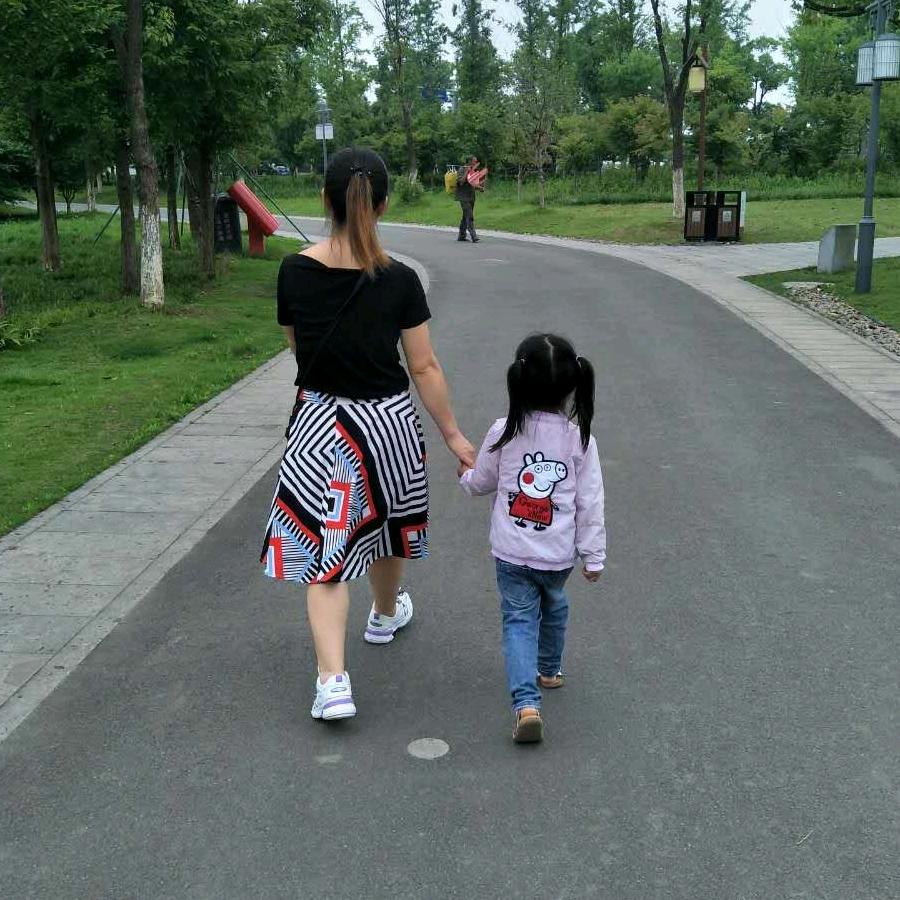 杨静，