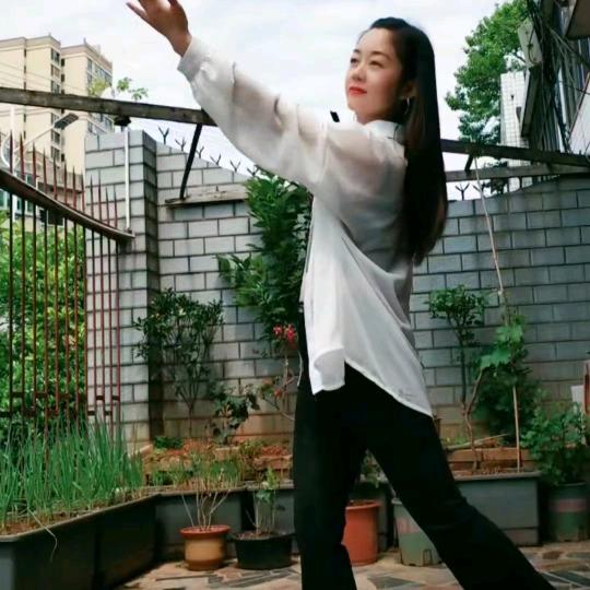 丹姐蹦蹦哒